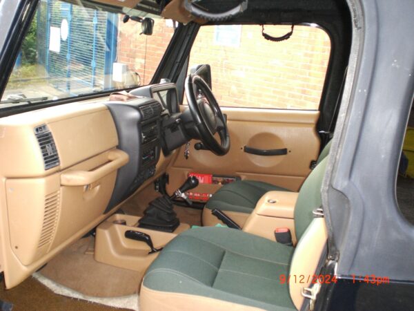 Jeep Wrangler 4 Litre Sahara - Image 12