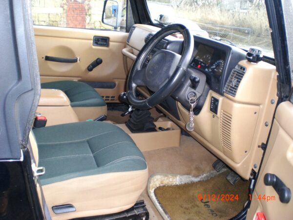 Jeep Wrangler 4 Litre Sahara - Image 14